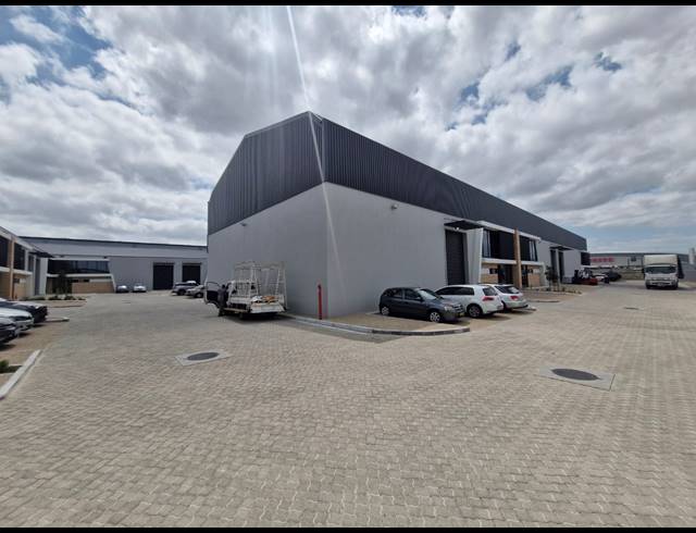 654M² WAREHOUSE TO LET IN STIKLAND INDUSTRIAL